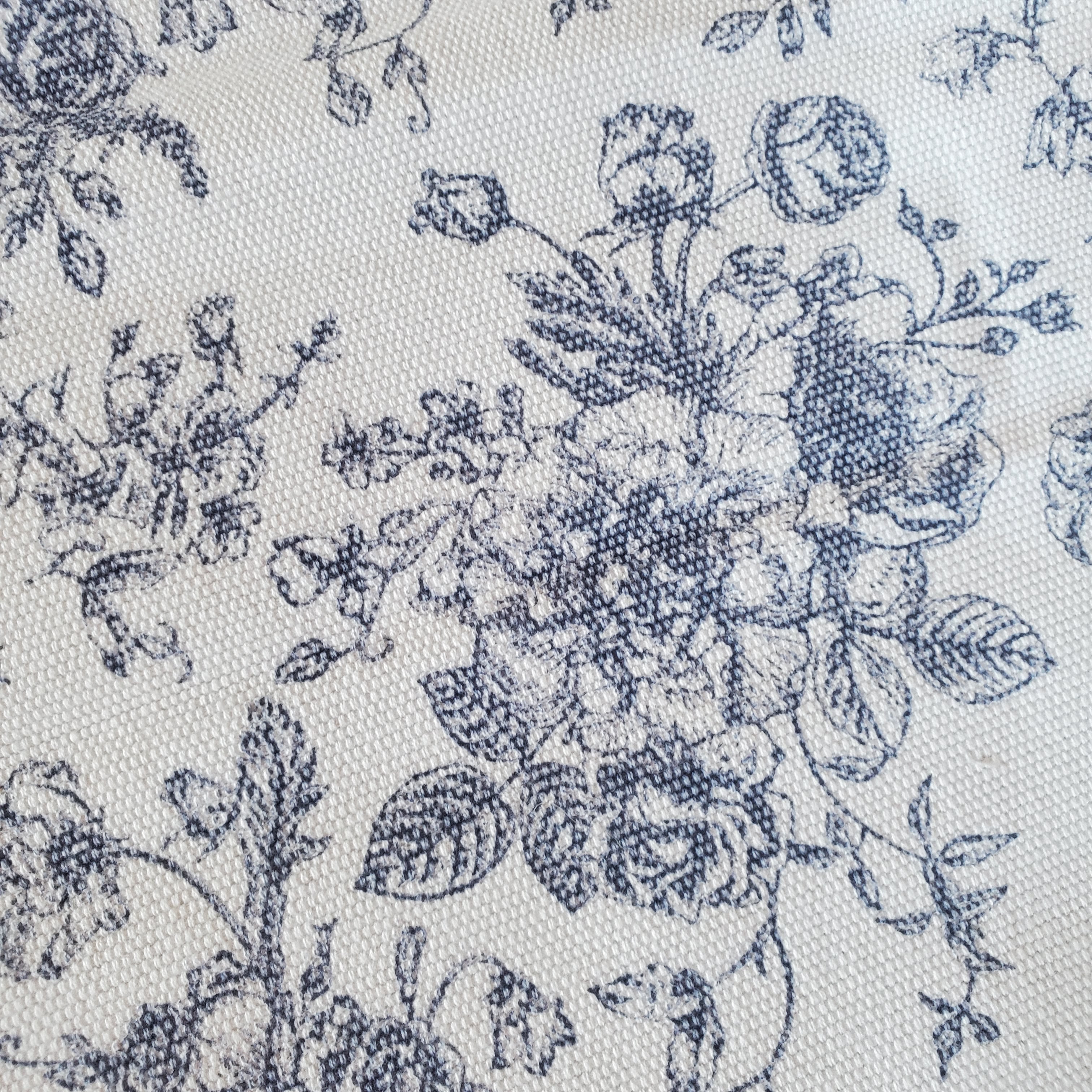 Lot de deux sets de table à fleurs bleues et blanches