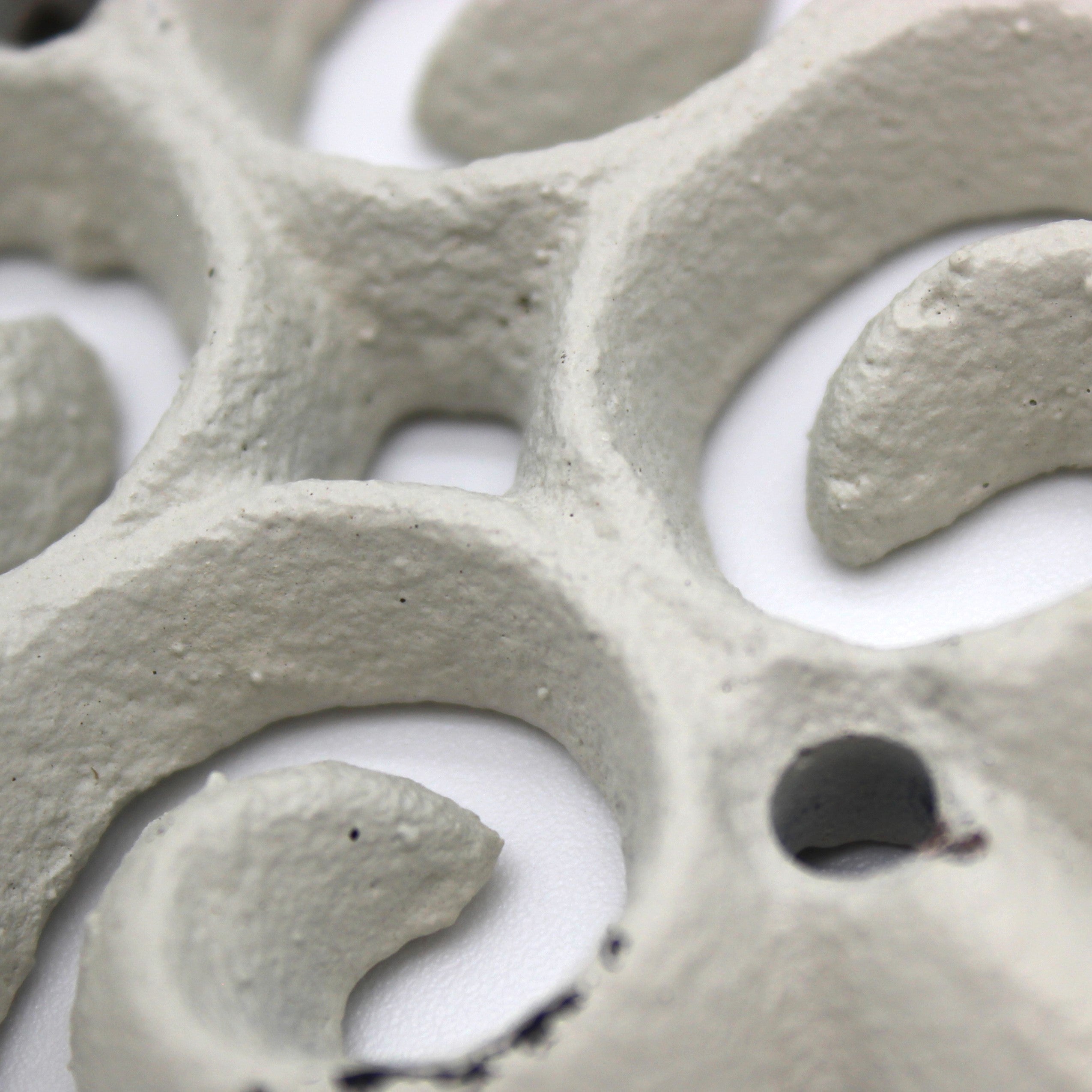 Crochet avec décor et poignée