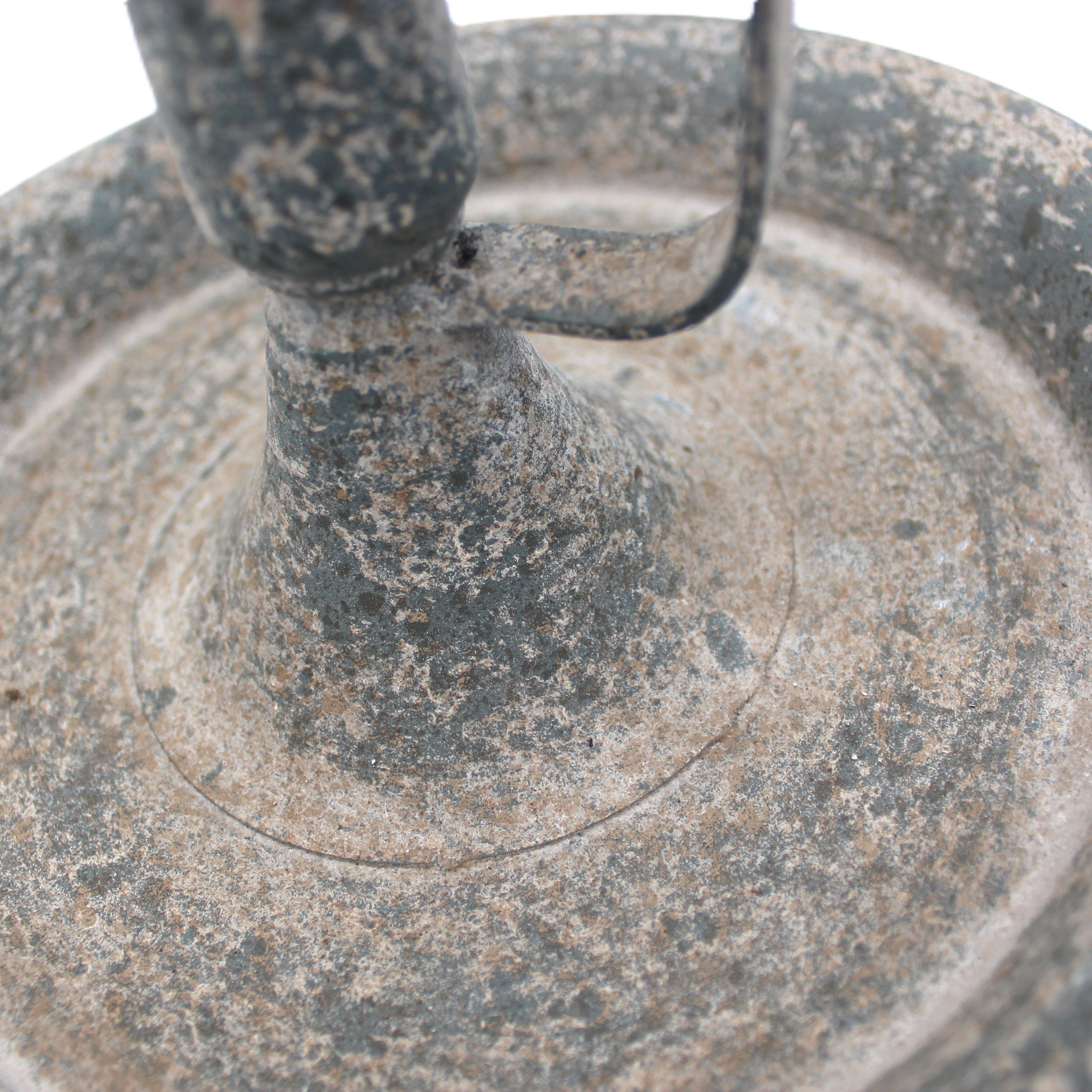 Chandelier en métal gris vieilli