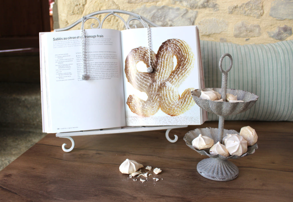 Lutrin de cuisine en fer blanc , idéal dans une cuisine campagne chic traditionnel - Clayre & Eef - Maison Ysance