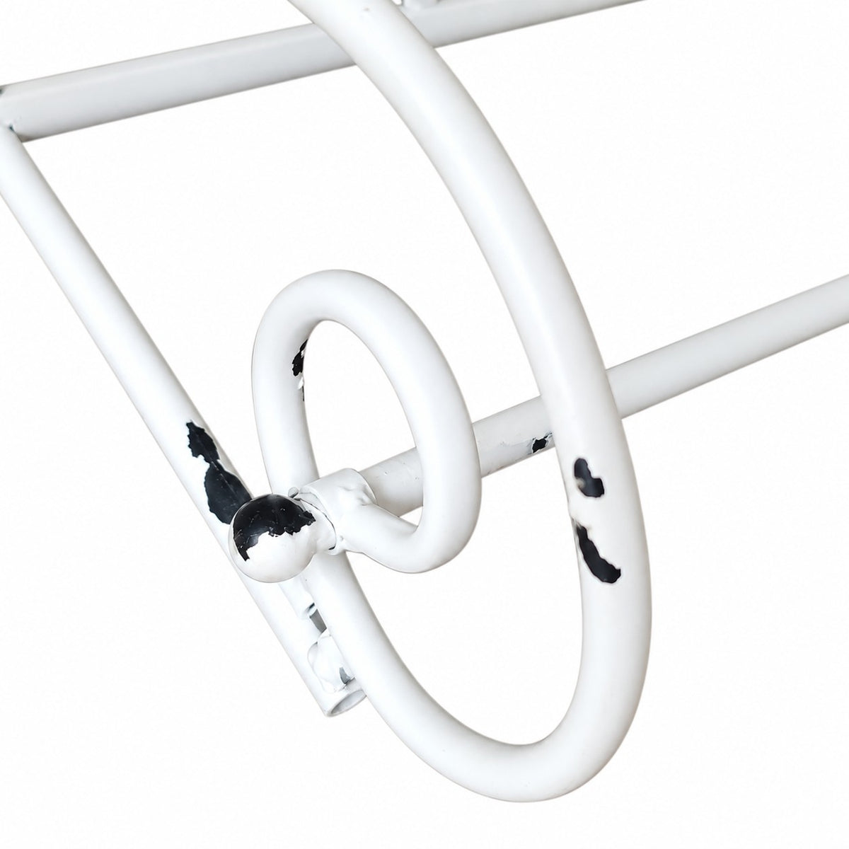 Etagère porte-serviettes murale en métal blanc patiné