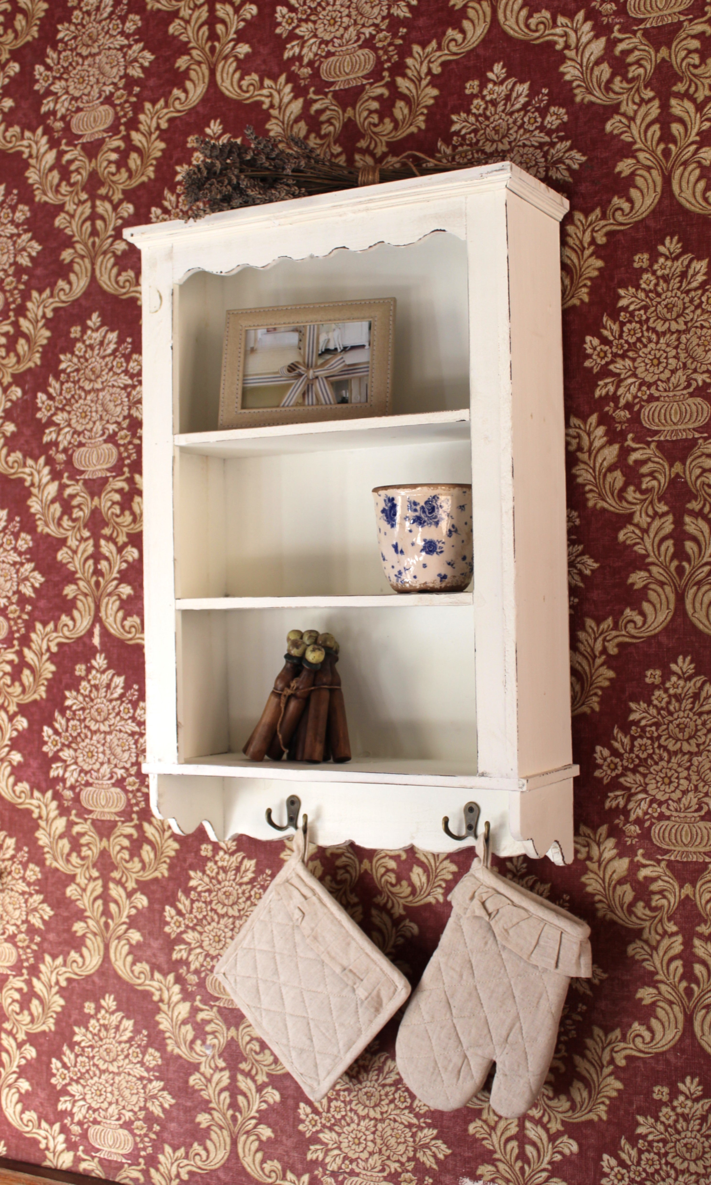 jolie petite armoire à suspendre en bois -ambiance campagne chic - maison de caractère - Clayre & Eef - Maison 