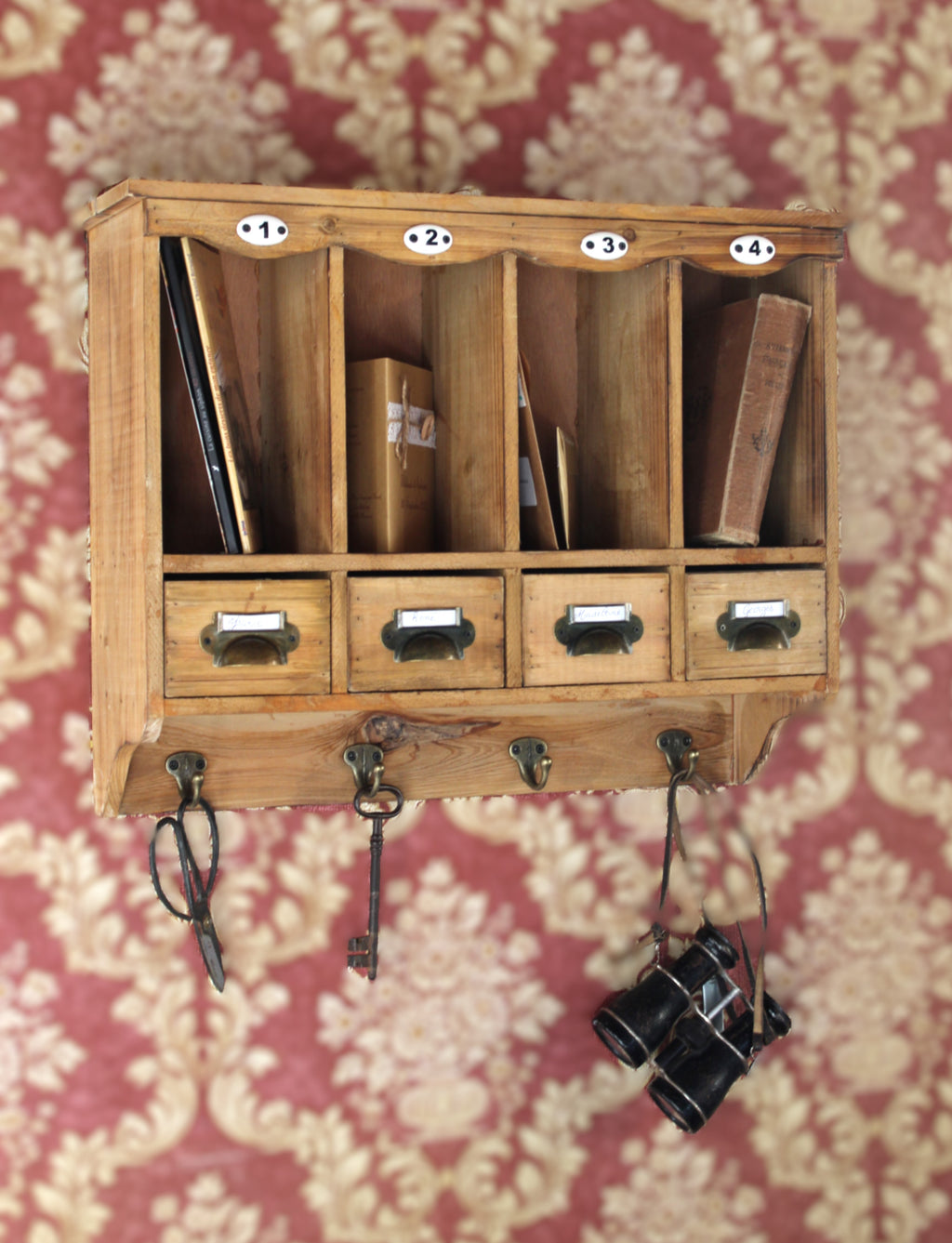 jolie petite armoire à suspendre en bois -ambiance campagne chic - maison de caractère - Clayre & Eef - Maison Ysance