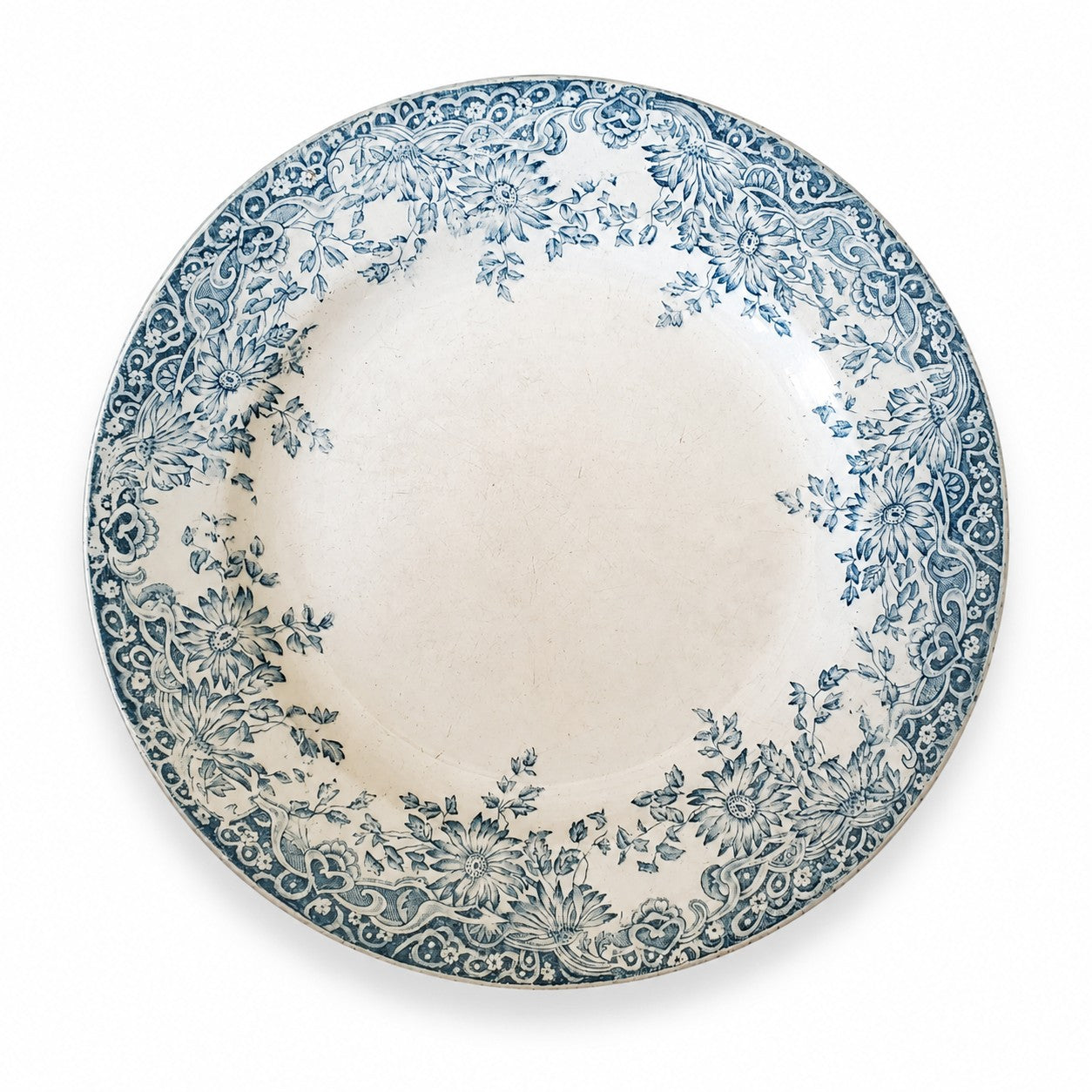 Assiette ancienne en faïence fine de Saint-Amand, modèle Floral, décor bleu-vert de la manufacture A. Lebacqz & M. Bouchart.