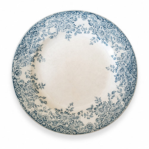 Assiette ancienne en faïence fine de Saint-Amand, modèle Floral, décor bleu-vert de la manufacture A. Lebacqz & M. Bouchart.