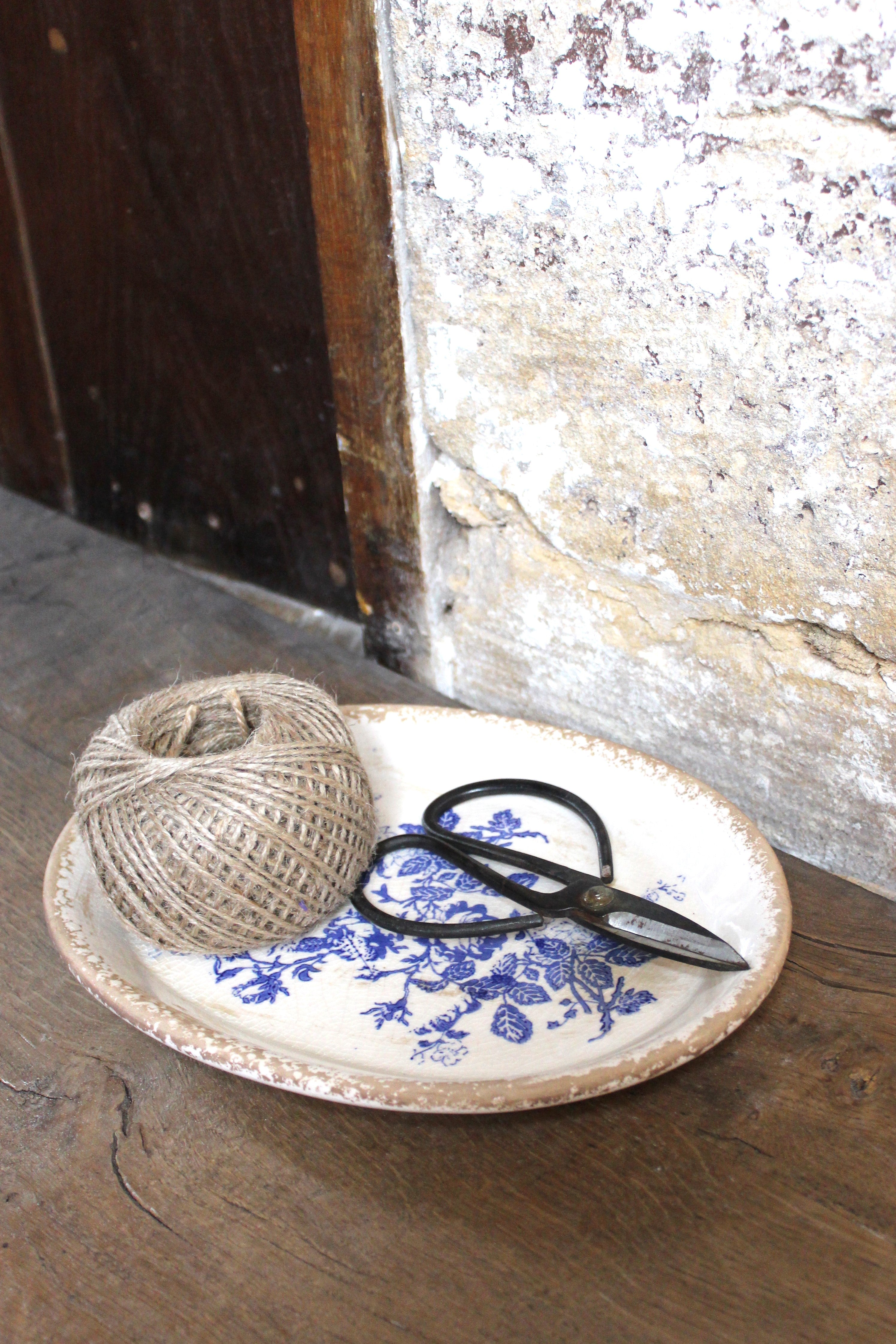 Assiette de présentation motif floral , idéal cuisine campagne chic, maison de charme - Clayre & Eef - Maison Ysance