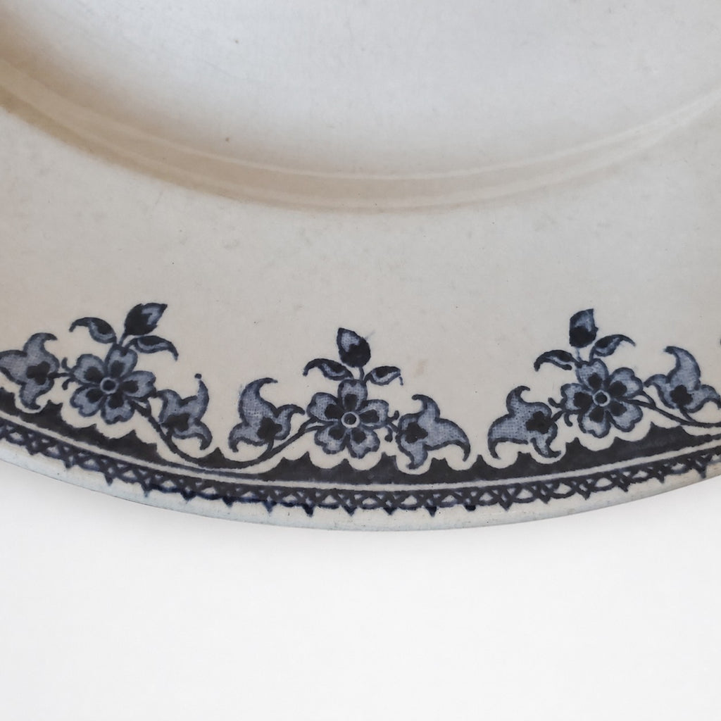 Assiette ancienne en terre de fer