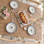 Quatre assiettes anciennes Gagny en Terre de Fer ivoire à frise florale bleu marine