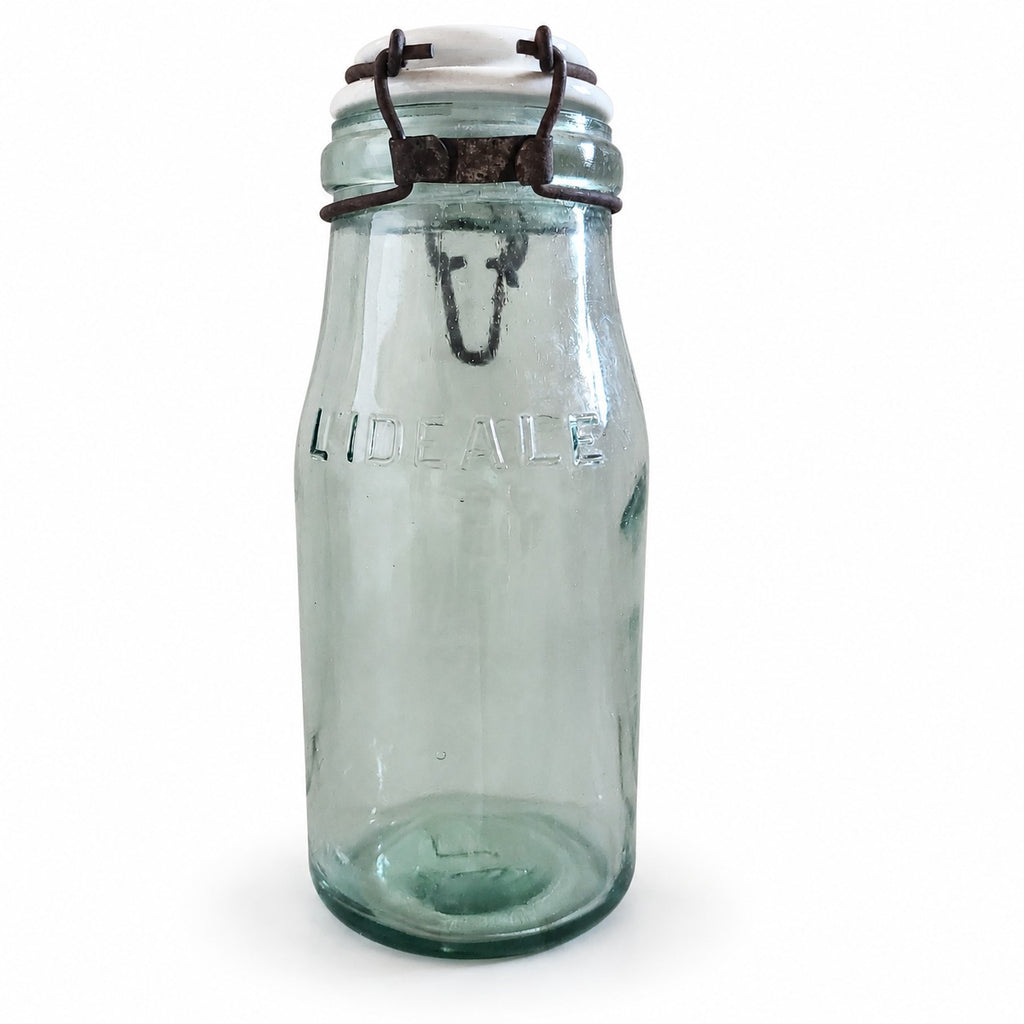 Bocal ancien L'Idéale de 1 litre en verre épais avec couvercle en céramique blanche et fermeture métallique d'origine.