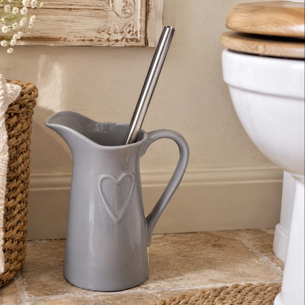 Accessoire WC en céramique grise pour une décoration de salle de bains maison de charme