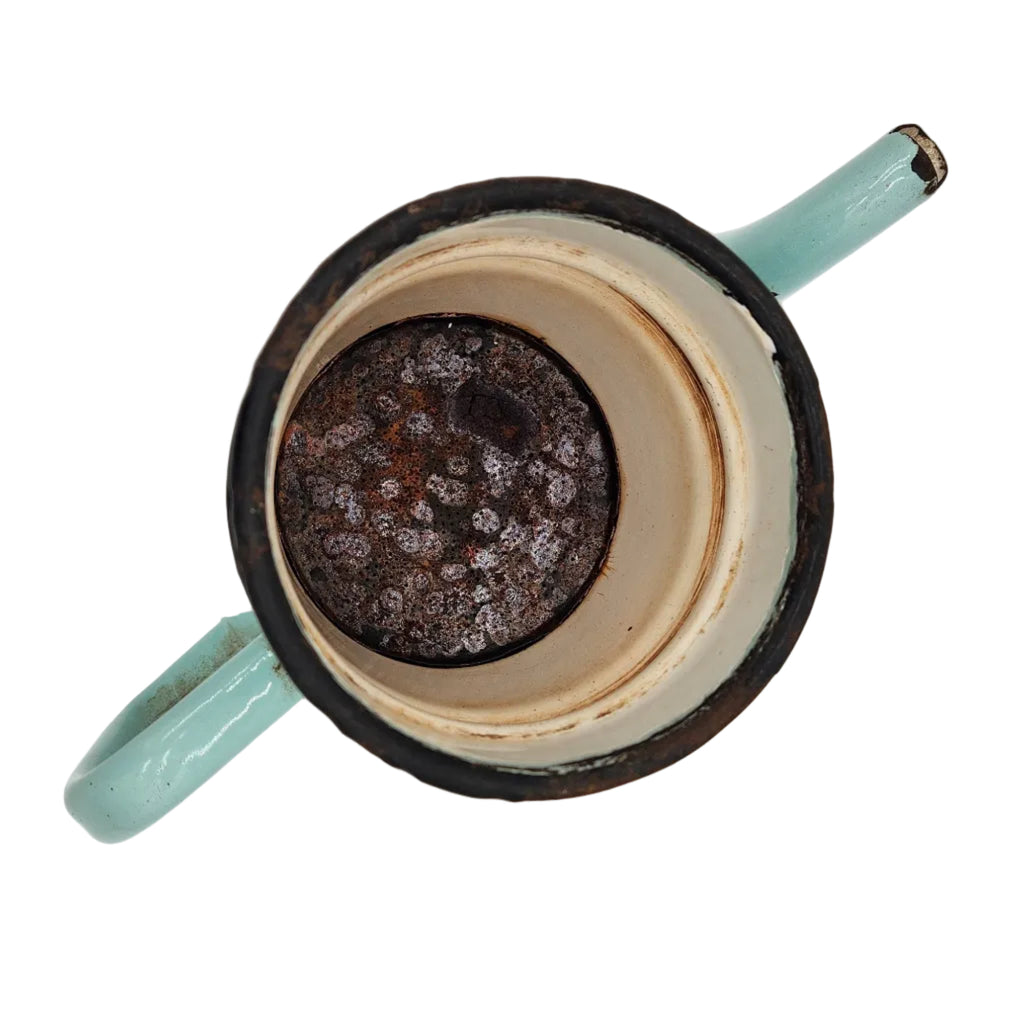 Cafetière ancienne en métal émaillé