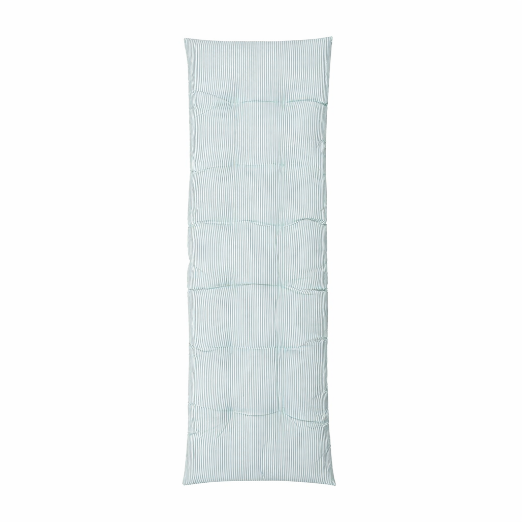 Coussin de banc rayé vert et blanc style campagne chic en textile recyclé pour maison de charme