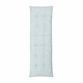Coussin de banc rayé vert et blanc style campagne chic en textile recyclé pour maison de charme