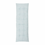 Coussin de banc rayé vert et blanc style campagne chic en textile recyclé pour maison de charme
