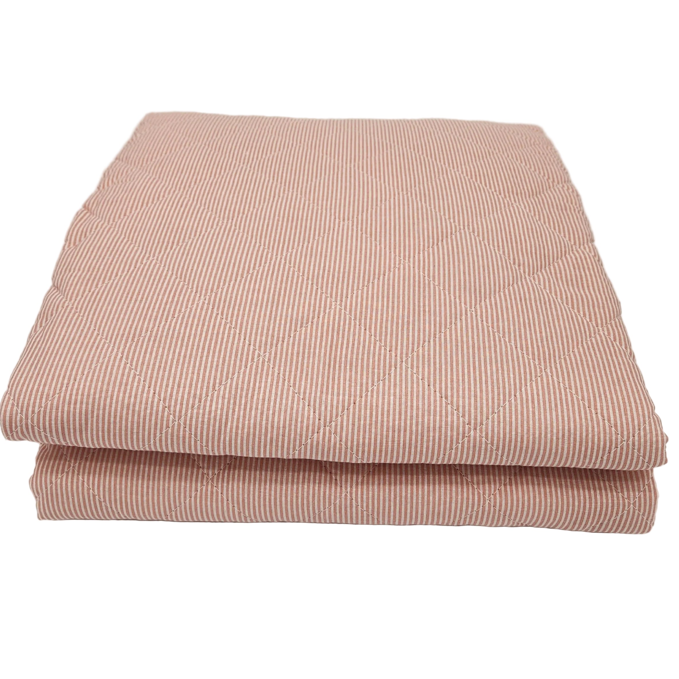 Couverture piquée à fines rayures roses