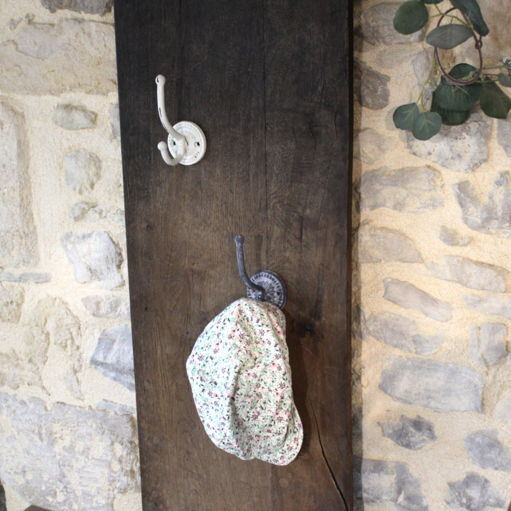 Crochet en fonte crème style antique et campagne chic - Maison de charme- Chic Antique - Maison Ysance