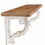 Étagère murale en bois patiné avec équerres blanches style campagne chic