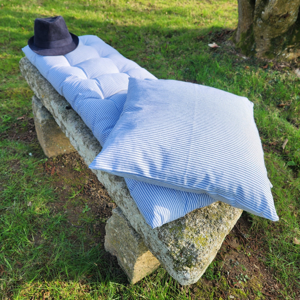 Housse de coussin gris bleu et blanc 45x45 style campagne chic pour maison de charme