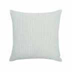 Housse de coussin rayé vert et blanc pour ambiance cocooning dans une maison de charme