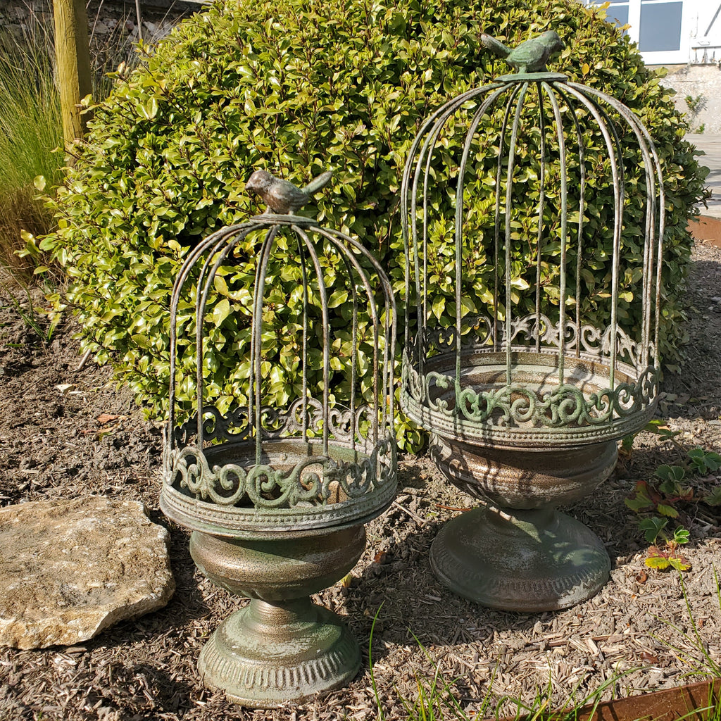 Jardinière cage en métal verte pour plantes ambiance jardin bucolique maison de charme
