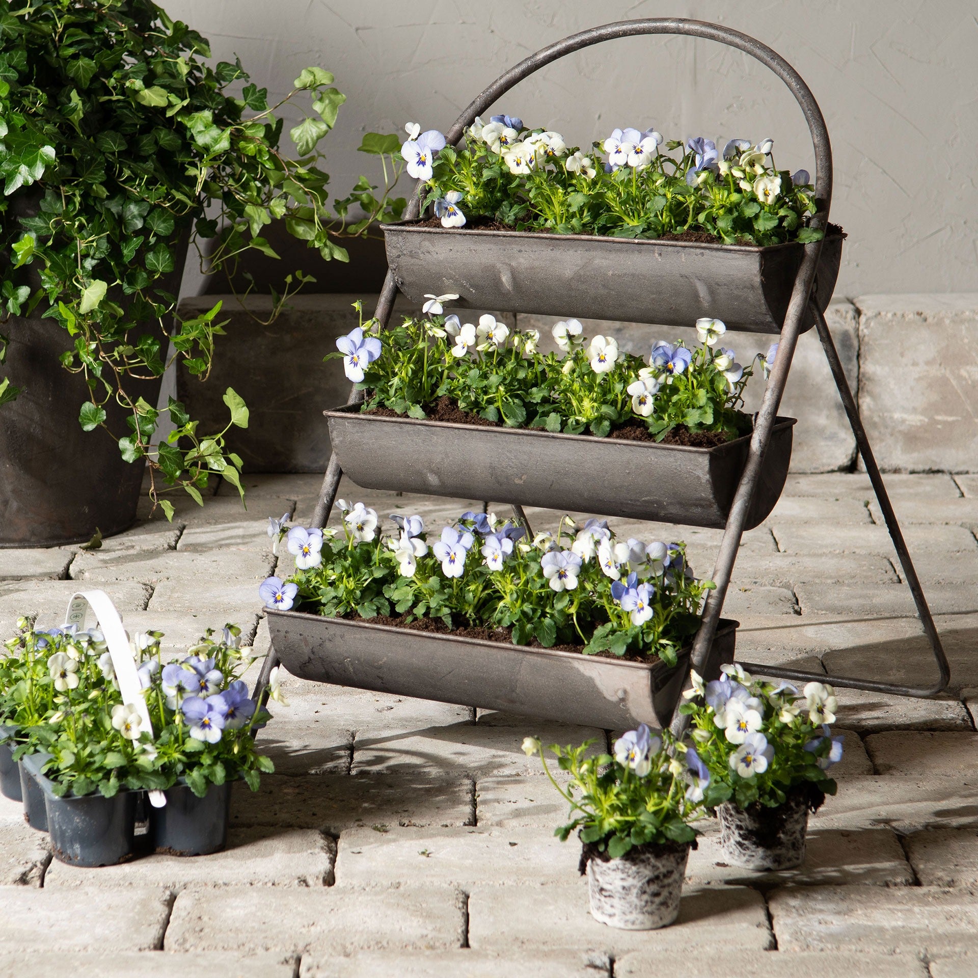 Jardinière étagère en métal gris pour plantes style jardin campagne chic maison de charme