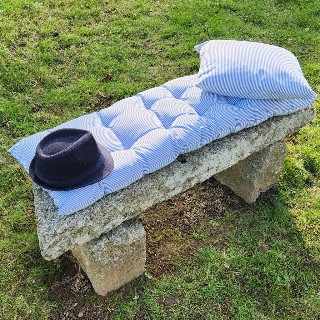 Matelas de banc bleu et blanc 115 cm pour décoration maison de charme style campagne chic