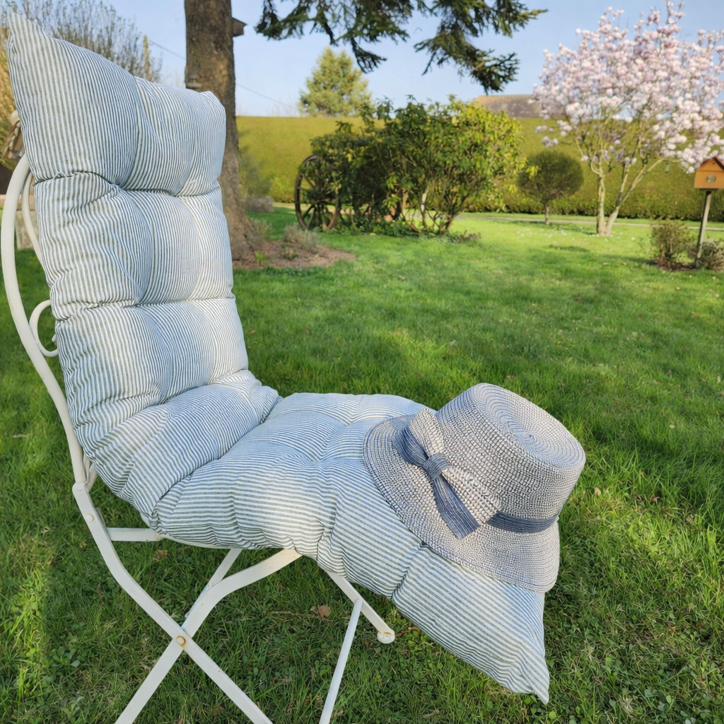 Matelas de sol rayures banc vert et blanc esprit campagne chic pour banc de cuisine ou de jardin