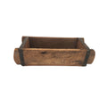 Moule à brique ancien détourné en objet déco sur table de ferme, ambiance bastide et maison de famille