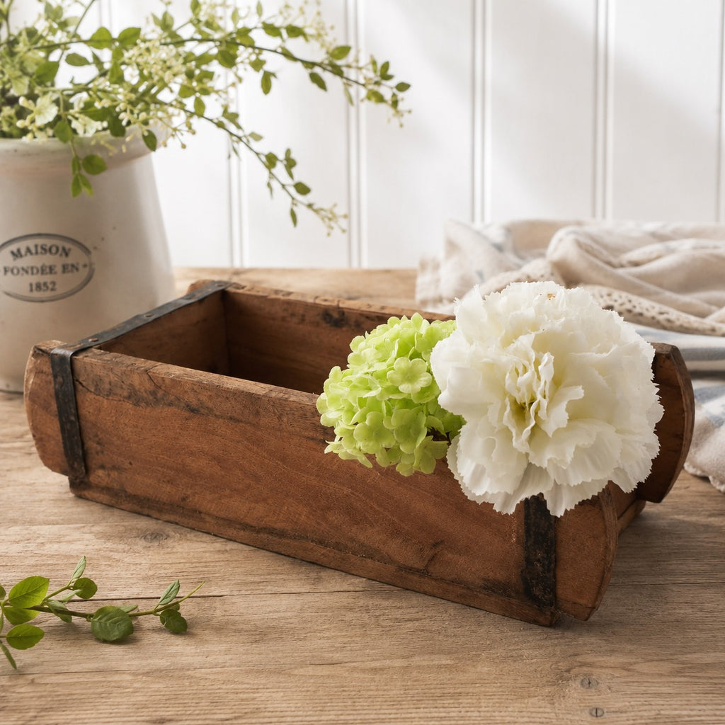 Ancien moule à brique en bois patiné de la collection Grimaud, idéal pour une décoration cottage, campagne chic ou maison de famille.