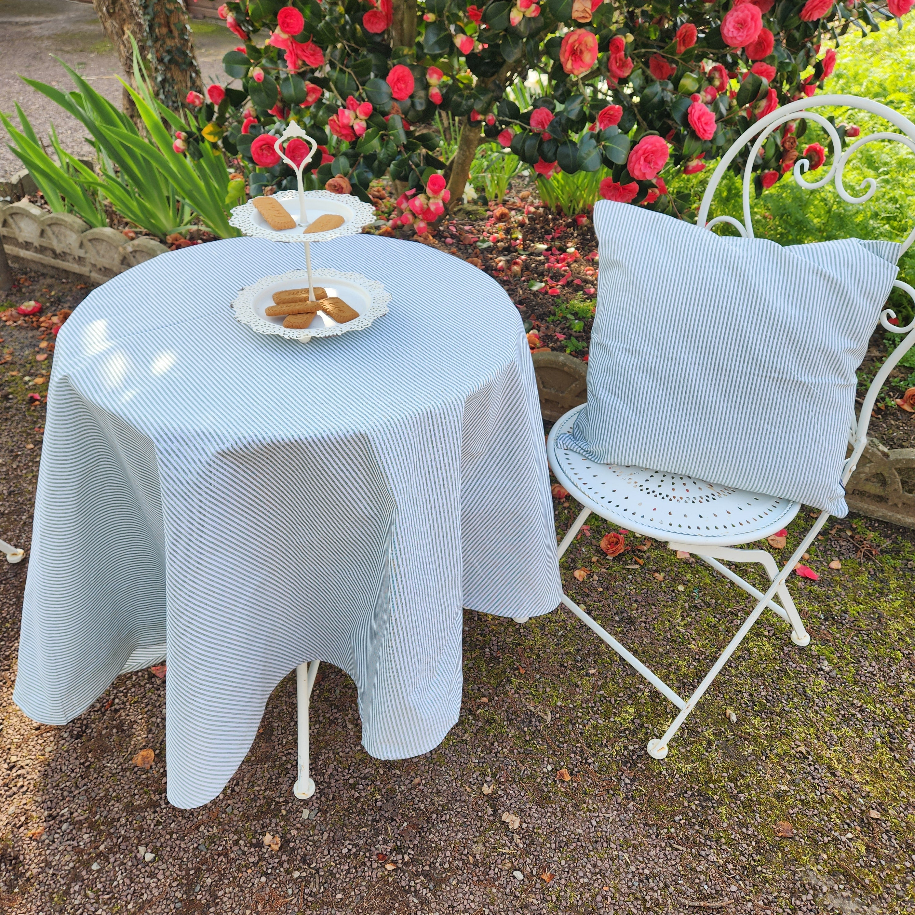 Nappe ronde déperlante vert et blanc 160 cm style campagne chic en textile recyclé