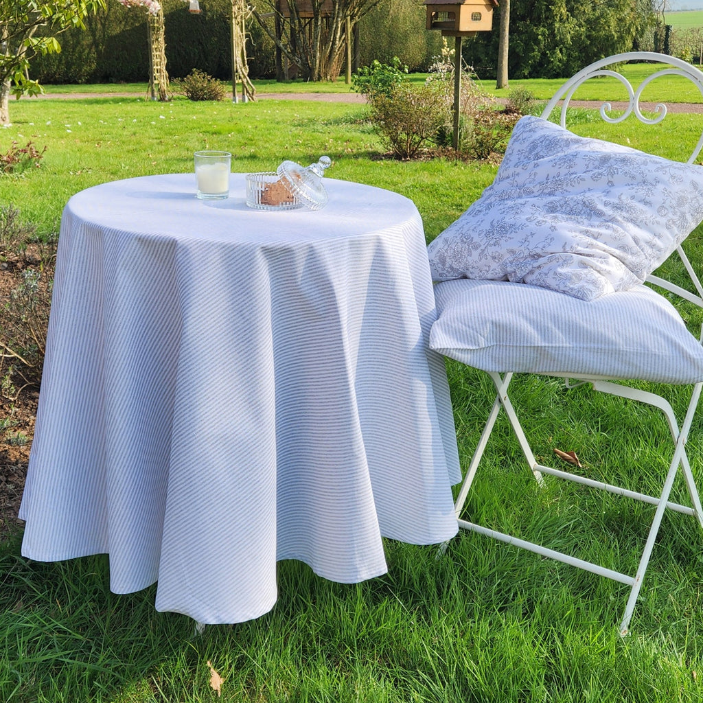 Nappe de table ronde gris et blanc pour cuisine ou salle à manger style maison de charme