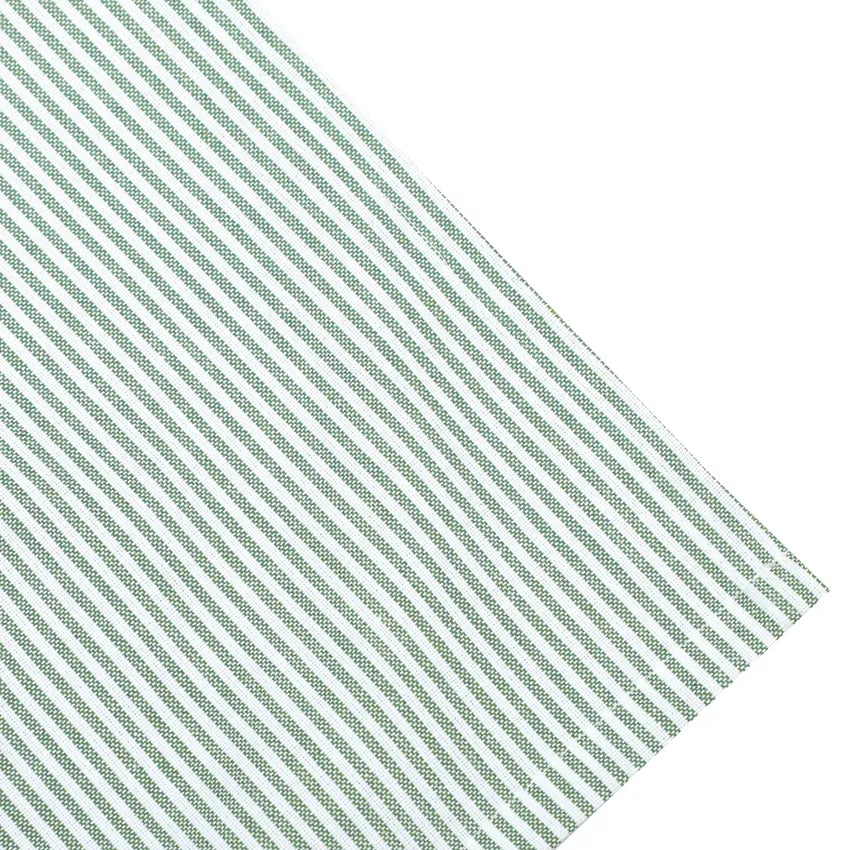 Nappe rectangulaire facile d’entretien à rayures vertes et blanches (140 x 240 cm)