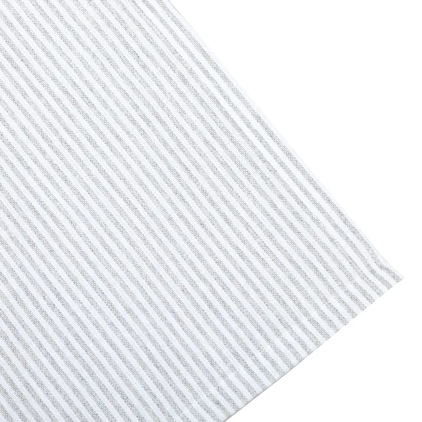 Nappe rectangulaire facile d’entretien à rayures grises et blanches (140 x 240 cm)