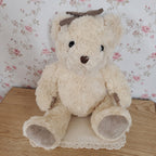 Ours en peluche beige écru pour décoration intérieure, ambiance campagne chic et maison de charme.