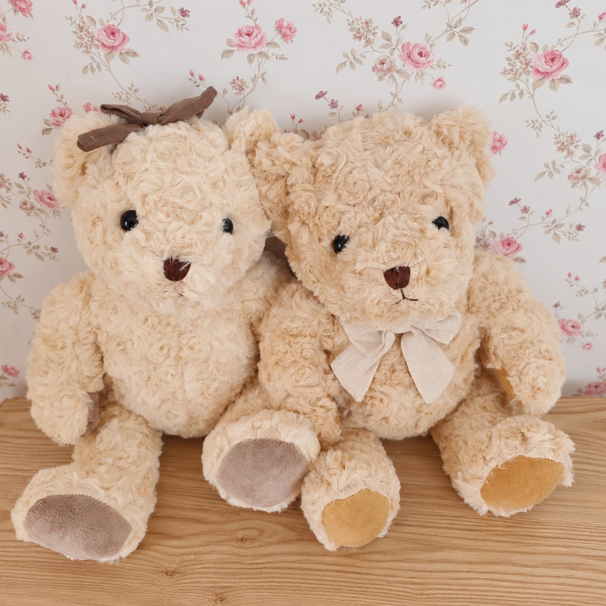 Ours en peluche décoratif beige, objet déco doux et chaleureux pour une ambiance cosy et cocooning.