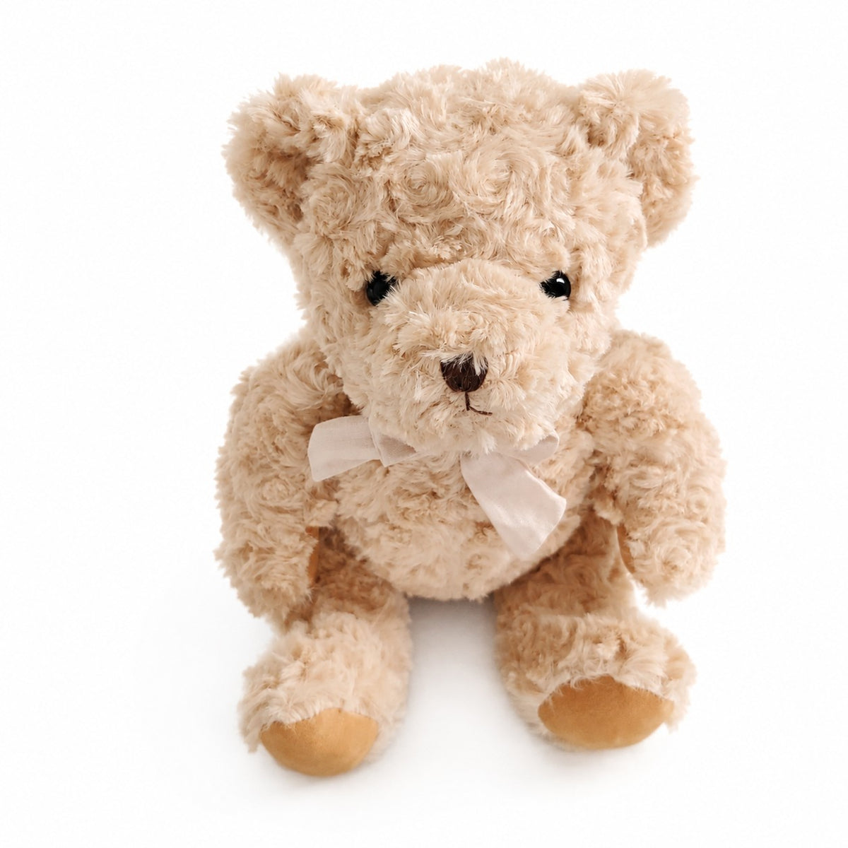 Ours en peluche garçon beige foncé noisette avec nœud blanc cassé, peluche décorative pleine de douceur.