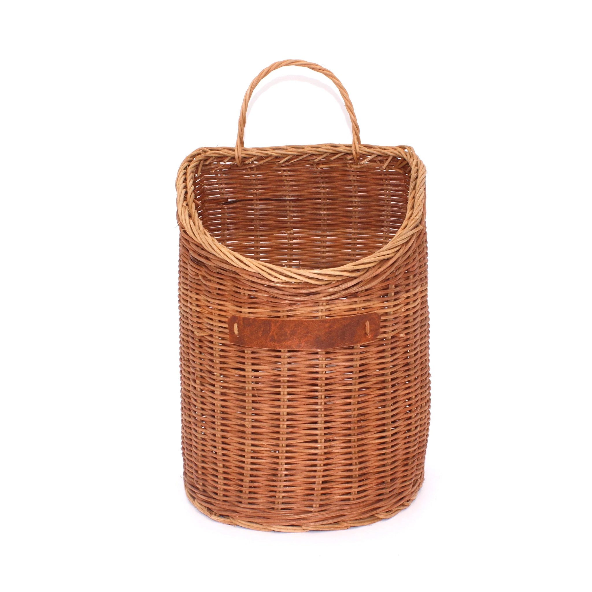 joli panier mural en rotin naturel -style campagne chic et maison de famille - Comptoir de famille - Maison Ysance 