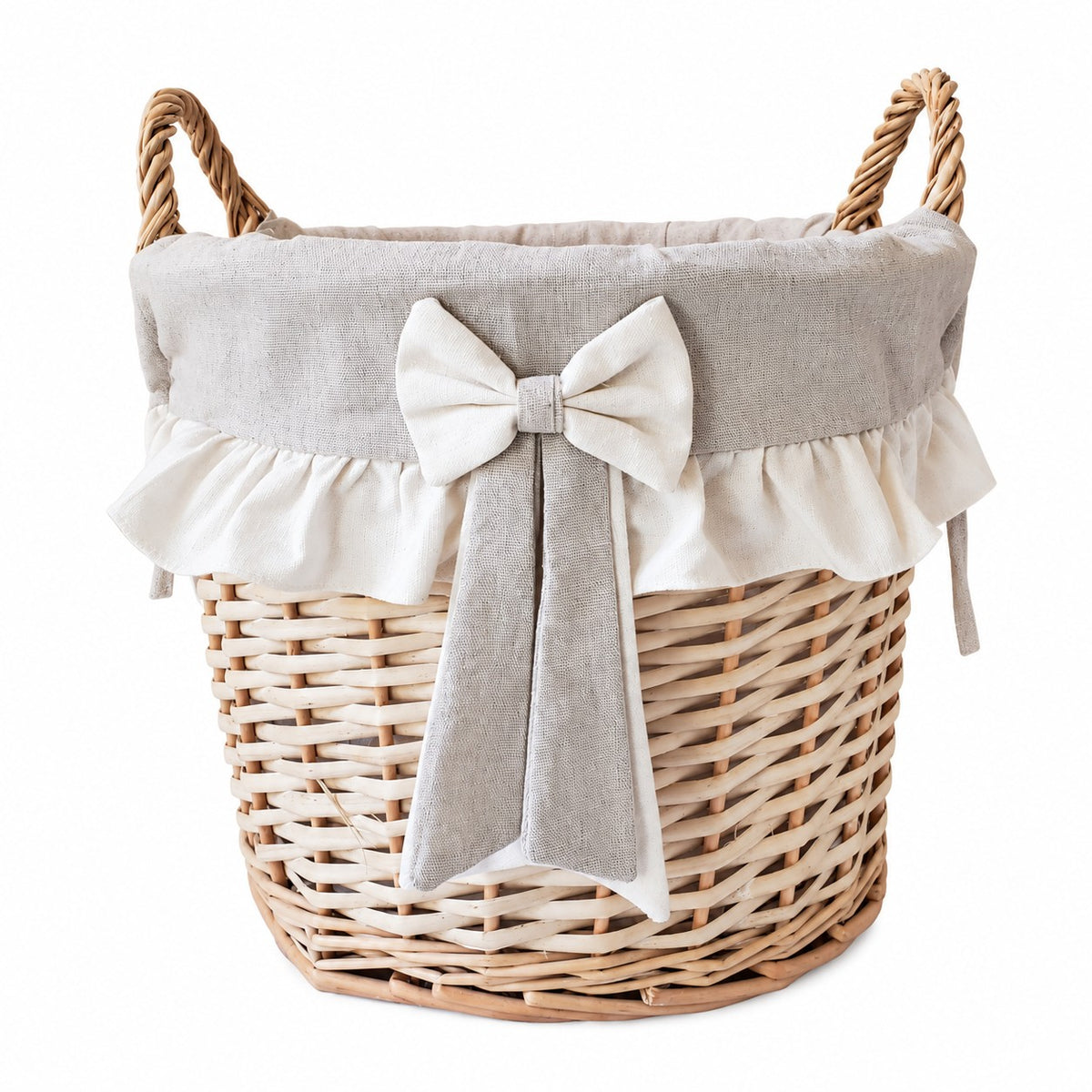 Grand panier en osier avec doublure en tissu naturel, volant et joli nœud décoratif.