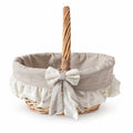 Panier en osier et tissu avec nœud dans un style campagne chic