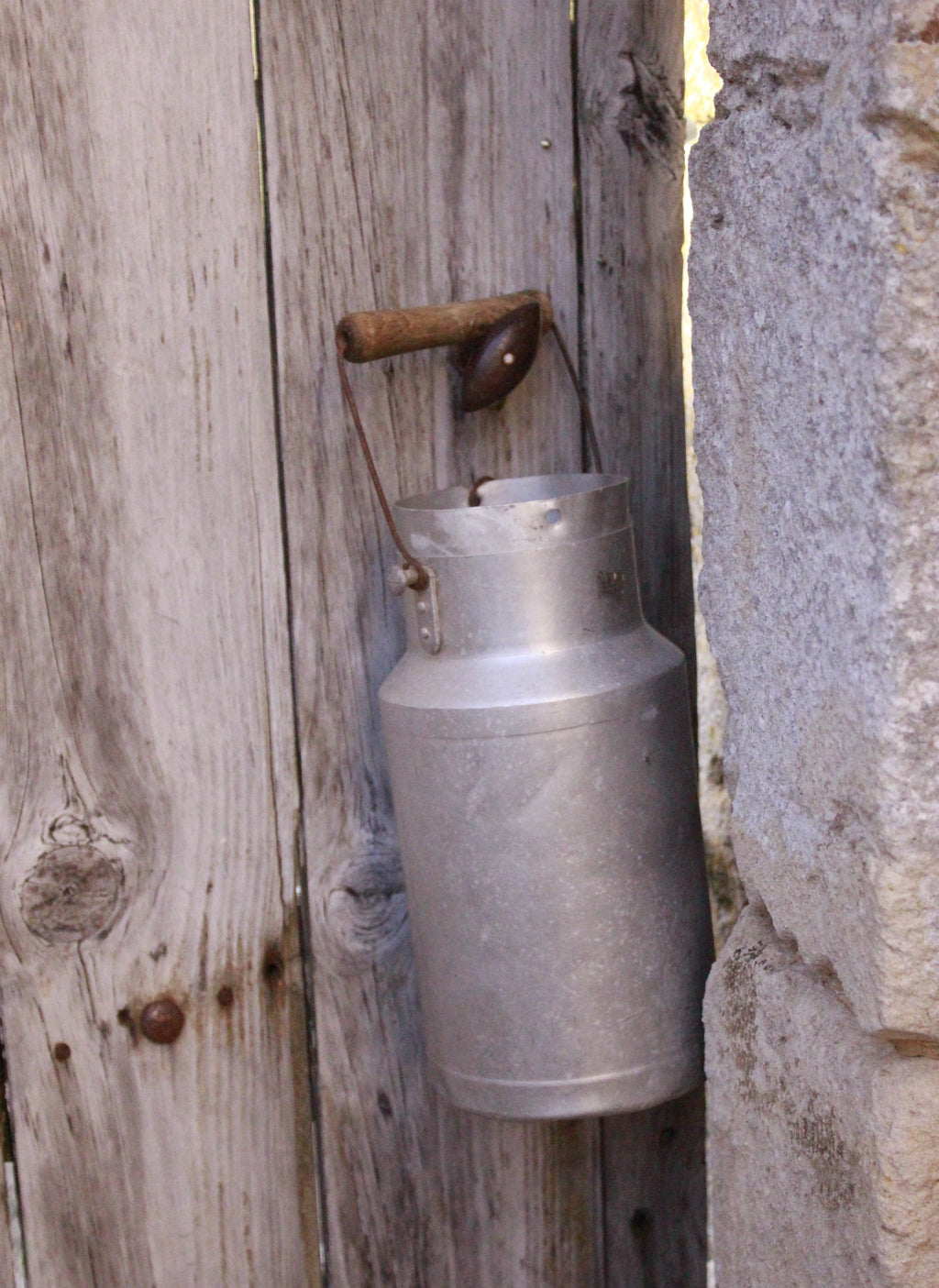 petit pot à lait ancien pour un esprit campagne chic réussi - Maison Ysance 