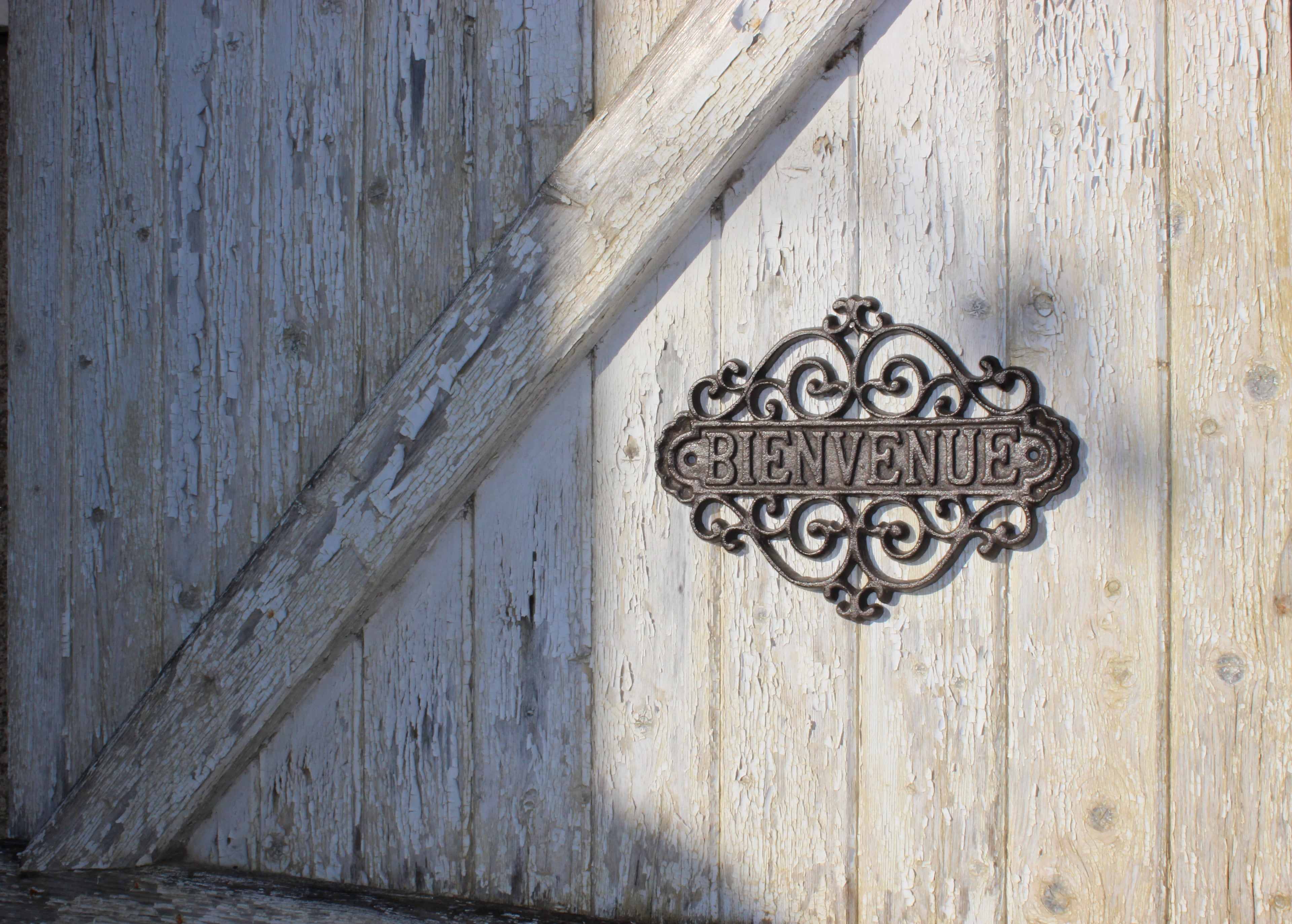 plaque murale décorative bienvenue en fonte pour uen esprit maison de famille , campagne chic - Comptoir de famille - Maison Ysance 