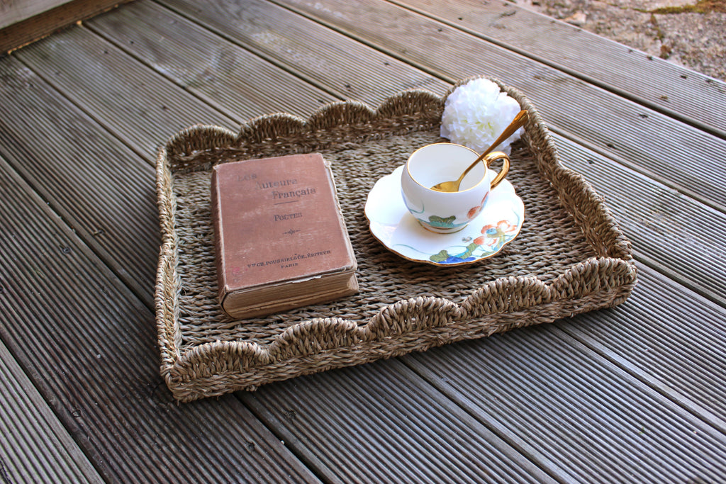 plateau festonné en jonc de mer petit modèle - décoration campagne chic et maison de famille - Comptoir de Famille - Maison Ysance