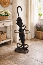 Porte parapluie en fonte pour une entrée de style campagne chic et maison de famille - Comptoir de Famille - Maison Ysance  