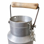 Petit pot à lait ancien en aluminium