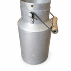 Petit pot à lait ancien en aluminium