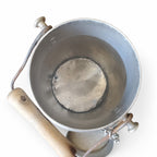 Petit pot à lait ancien en aluminium