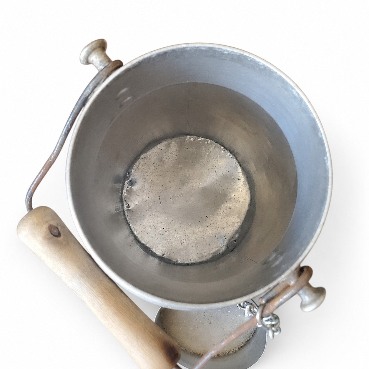 Petit pot à lait ancien en aluminium