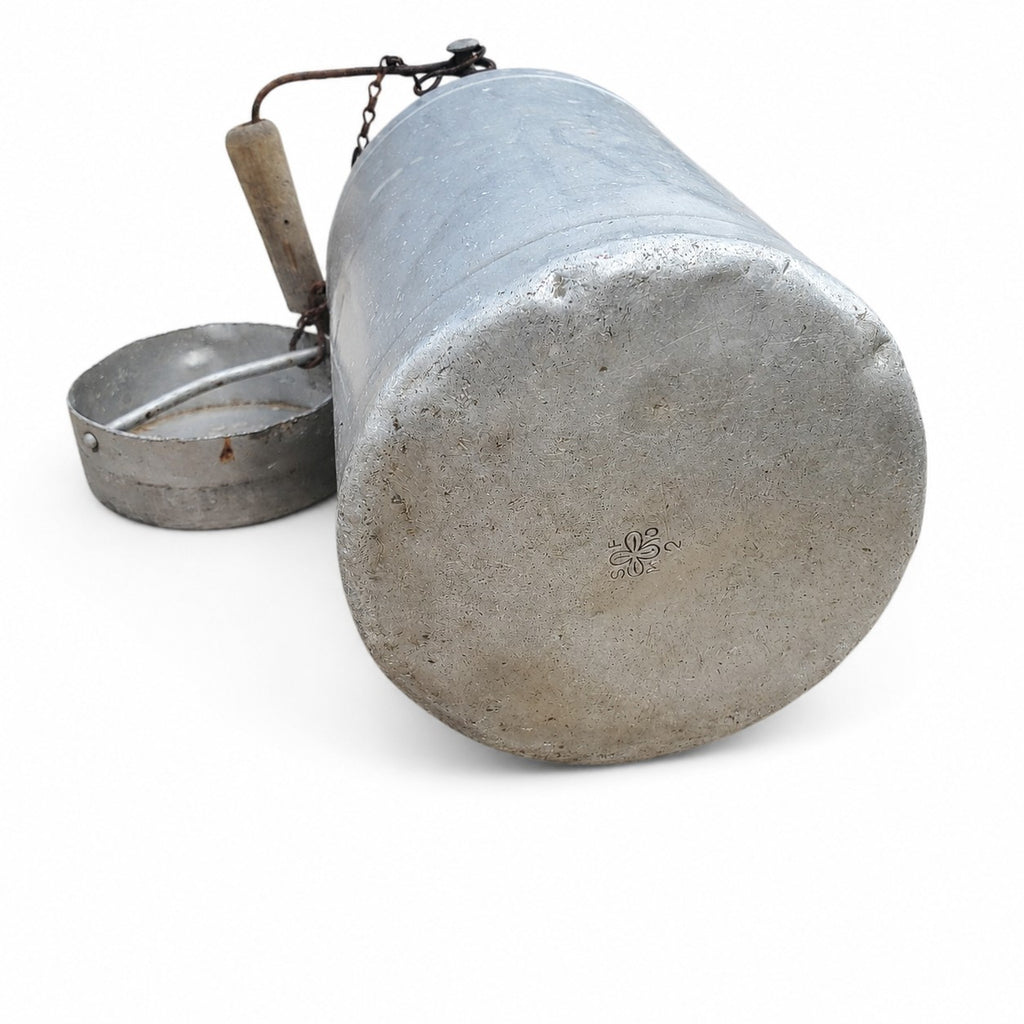 Petit pot à lait ancien en aluminium