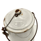 Pot ancien en métal émaillé blanc