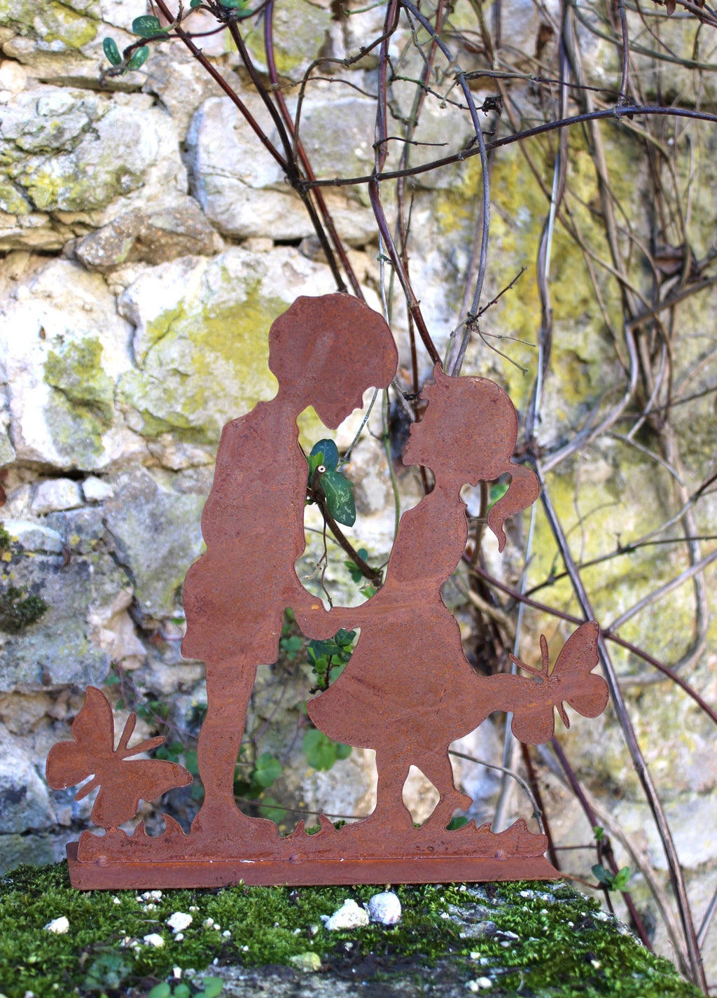 jolie sculpture en métal  avec un motif enfants pour une décoration du jardin campagne chic et maison de charme - Clayre & Eef - Maison Ysance